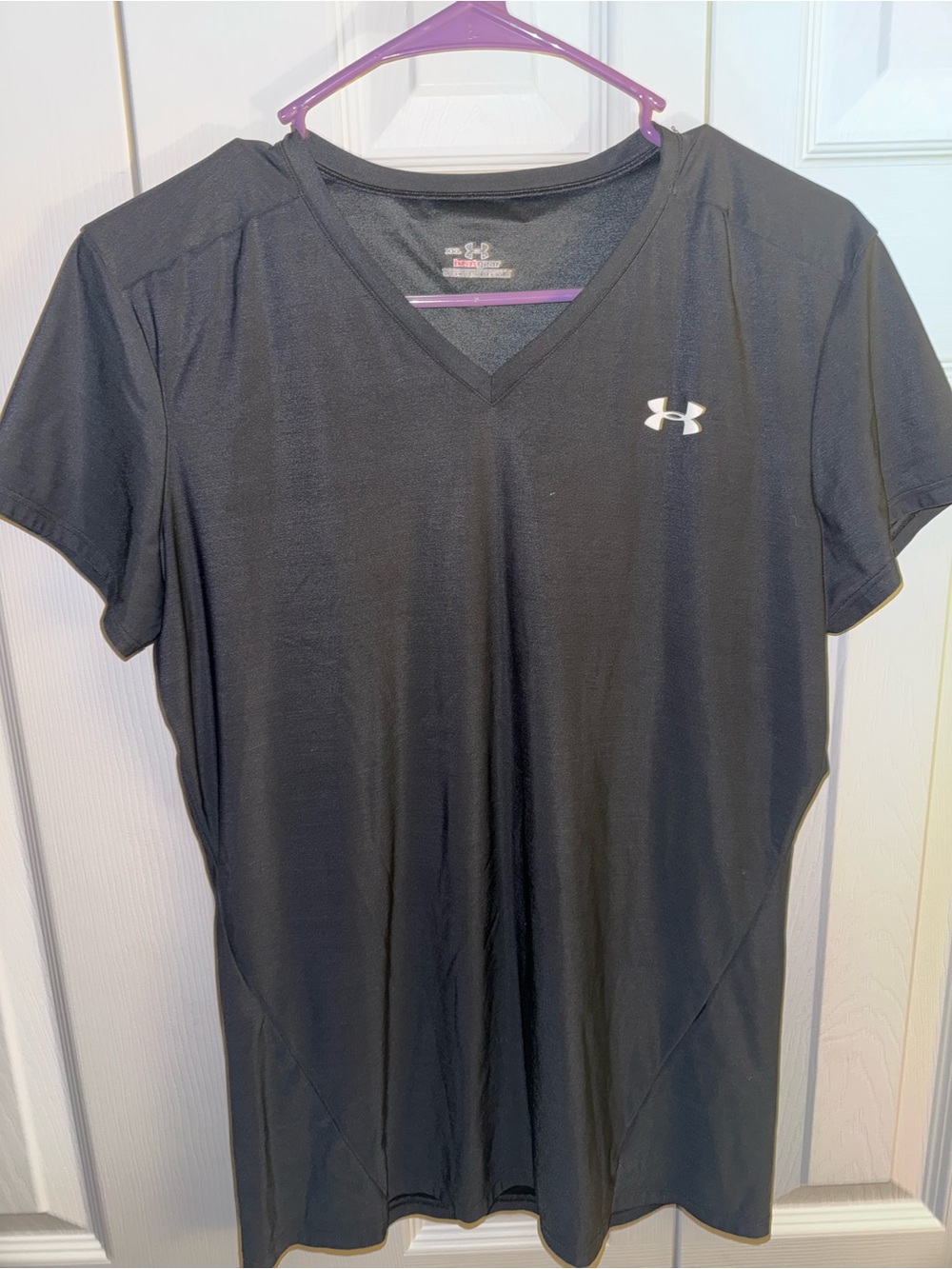Under Armour Women's Black V-Neck Tee